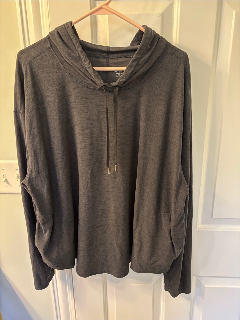Old Navy Active Breathable Pullover Hoodie in Charcoal Black